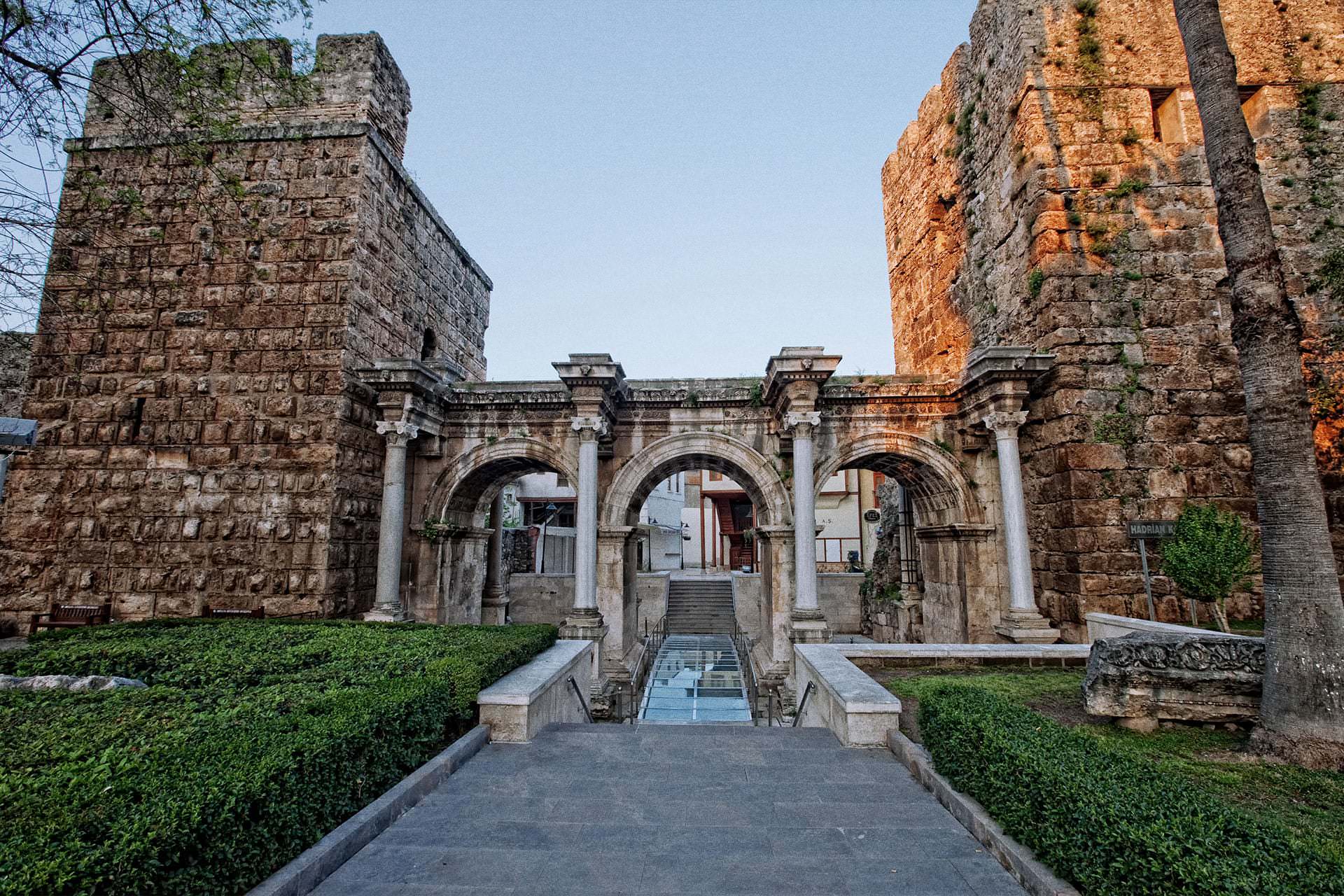 Eski Liman, Antalya, Kaleiçi, Eski Şehir, marina, yatlar, Akdeniz, tarihi liman, antik iskele, sahil, balıkçı tekneleri, yürüyüş yolu, şehir manzarası, Türkiye, gezi yeri