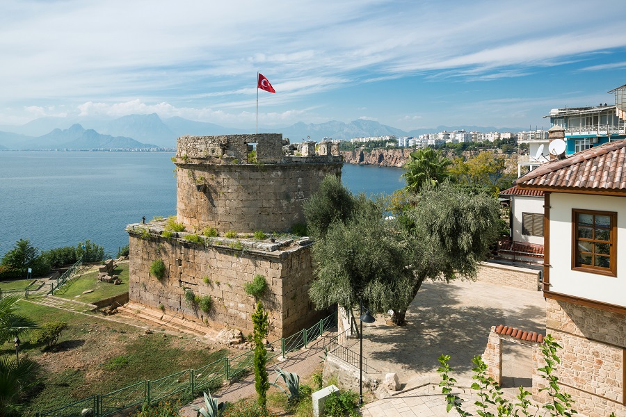 Hıdırlık Kulesi, Antalya, Kaleiçi, Eski Şehir, Roma kulesi, deniz manzarası, tarihi alan, antik kalıntılar, Türkiye, panoramik, simge yapı, taş yapı, seyahat noktası, Akdeniz, şehir tarihi