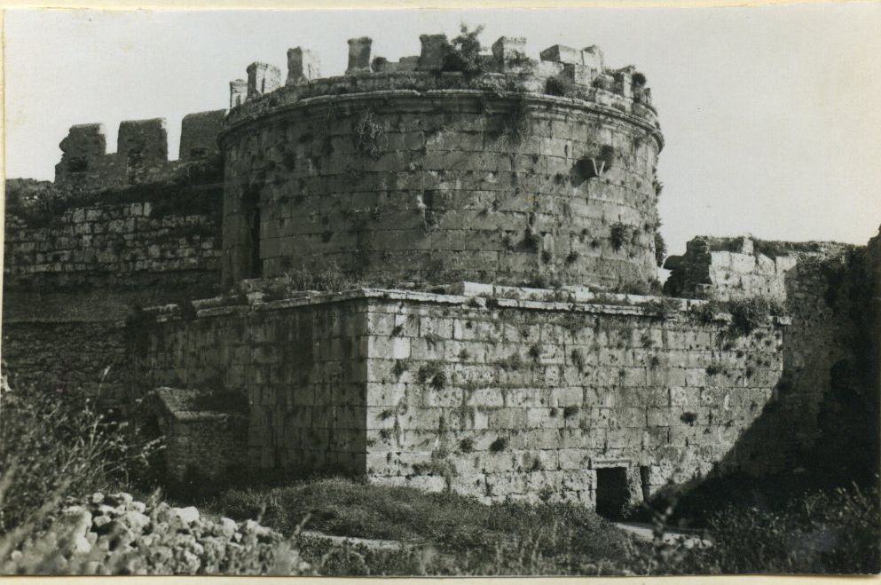 Hıdırlık Kulesi, Antalya, Kaleiçi, Eski Şehir, Roma kulesi, deniz manzarası, tarihi alan, antik kalıntılar, Türkiye, panoramik, simge yapı, taş yapı, seyahat noktası, Akdeniz, şehir tarihi