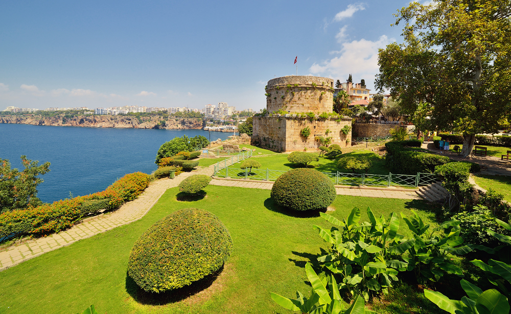 Hıdırlık Kulesi, Antalya, Kaleiçi, Eski Şehir, Roma kulesi, deniz manzarası, tarihi alan, antik kalıntılar, Türkiye, panoramik, simge yapı, taş yapı, seyahat noktası, Akdeniz, şehir tarihi