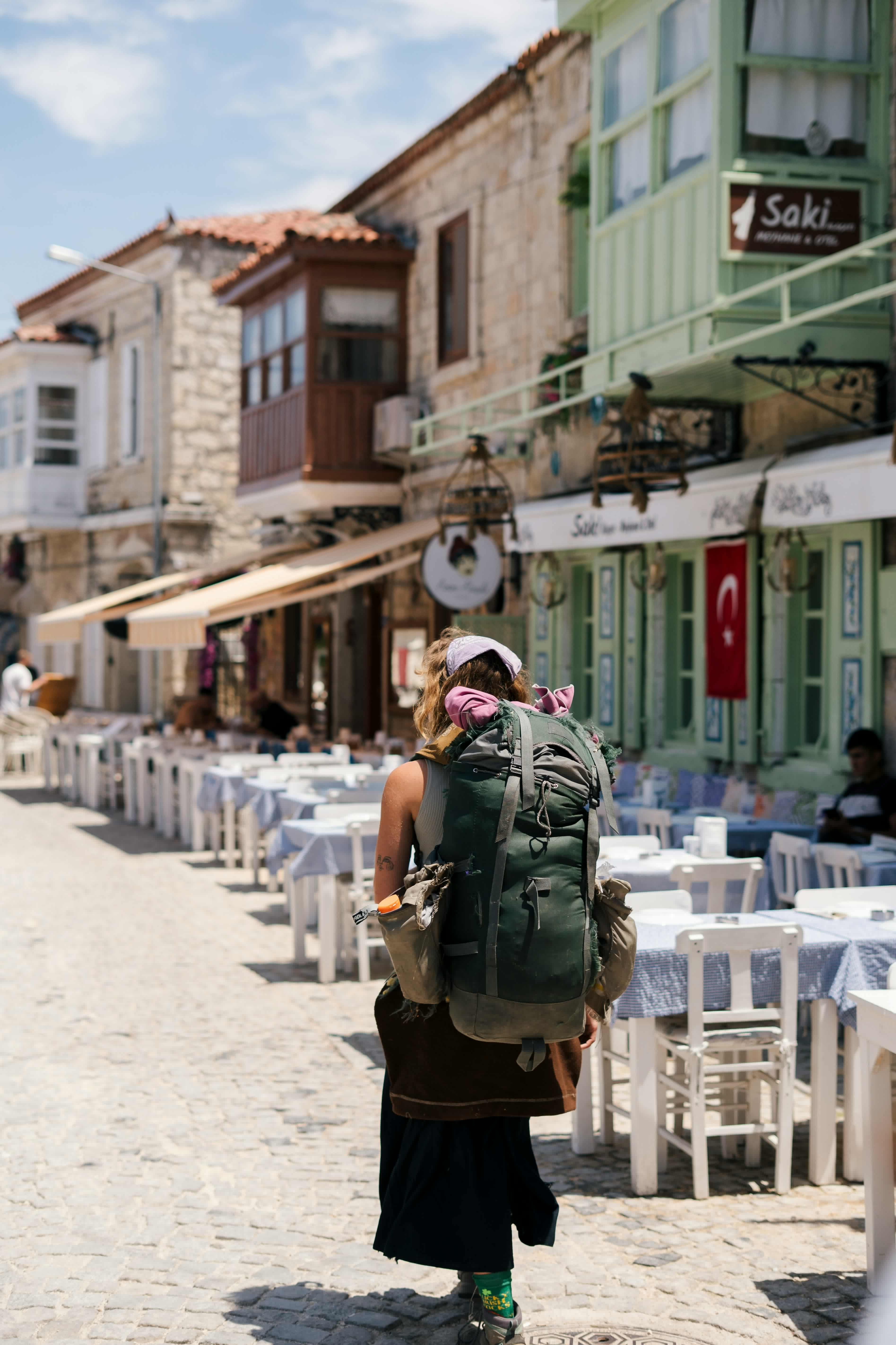 sokaklar, Antalya, Kaleiçi, Eski Şehir, Arnavut kaldırımı, dar yollar, yerel yaşam, şehir yürüyüşü, tarihi bölge, Türkiye, günlük hayat, sokak fotoğrafçılığı, geleneksel, mimari, atmosfer
