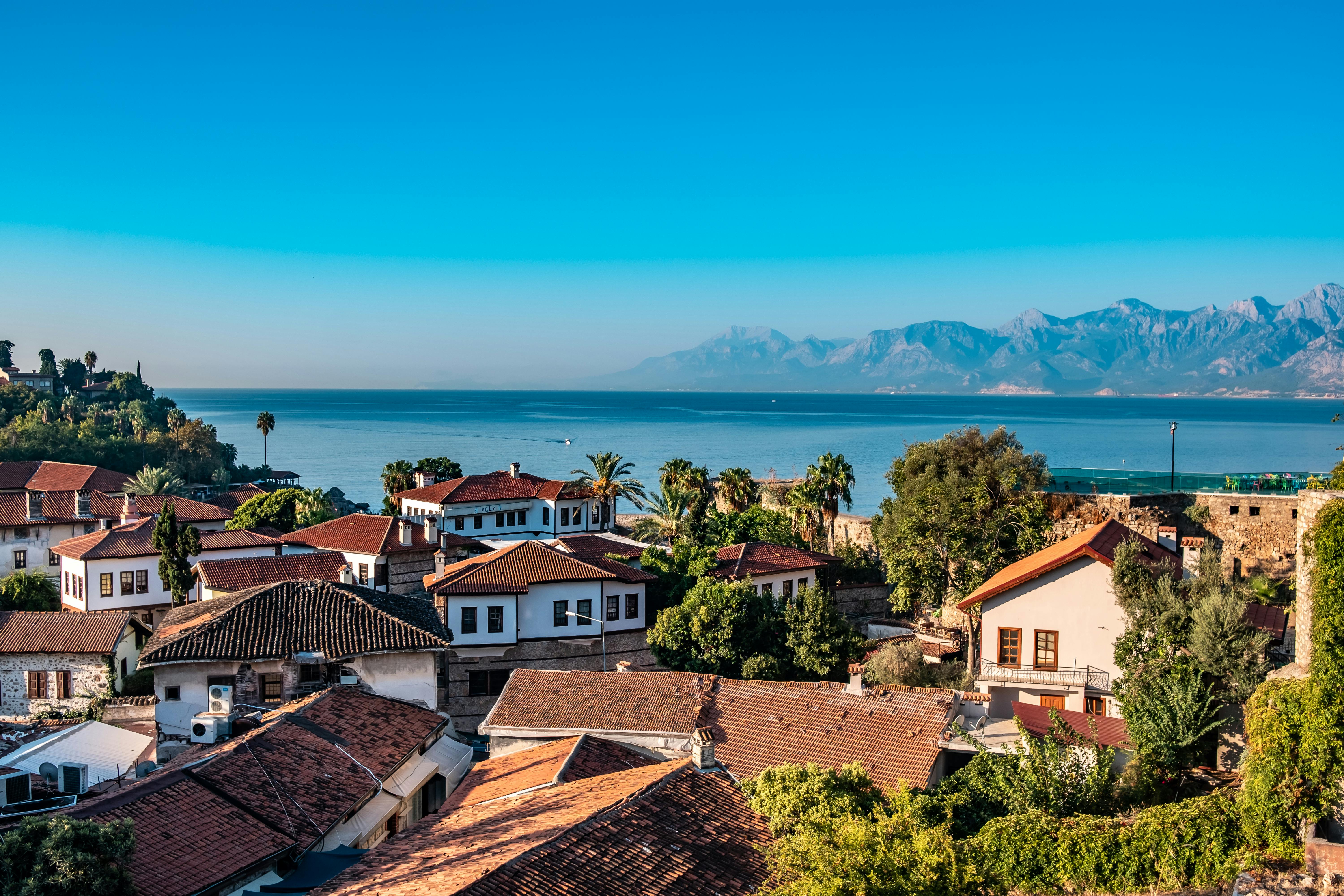 Eski Liman, Antalya, Kaleiçi, Eski Şehir, marina, yatlar, Akdeniz, tarihi liman, antik iskele, sahil, balıkçı tekneleri, yürüyüş yolu, şehir manzarası, Türkiye, gezi yeri